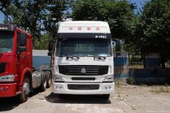中國重汽 HOWO重卡 300馬力 6X4 牽引車(至強版 HW79)(ZZ4257M3247C)