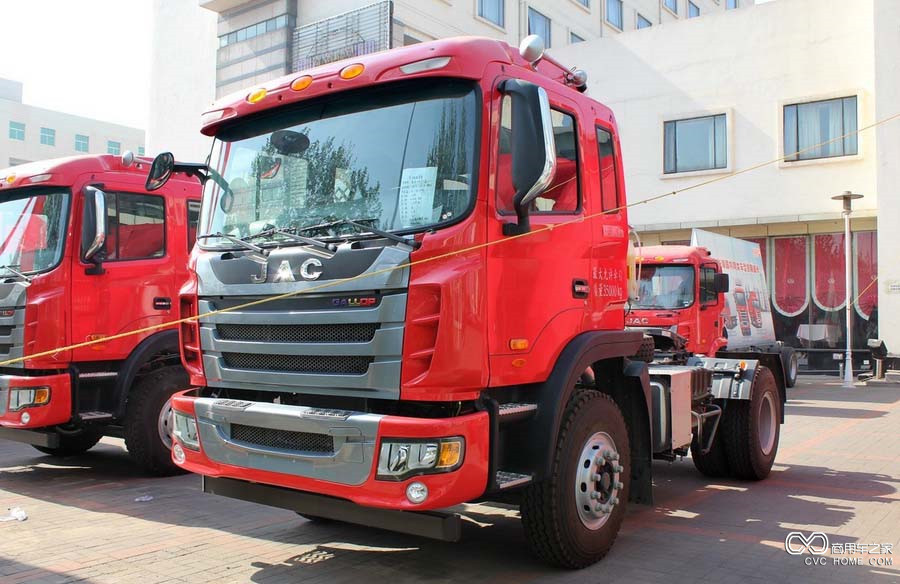 江淮 格爾發K3L 220馬力 4X2 牽引車(HFC4141P3K1A35F)