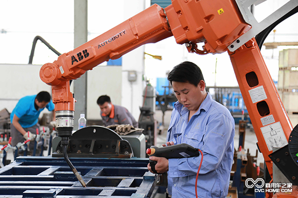 西沃客車：傳統工藝與現代技術的激情迸發