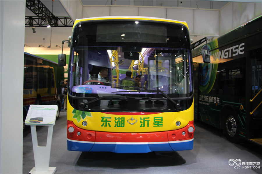 2015節能與新能源汽車成果展東湖新能源低地板公交車