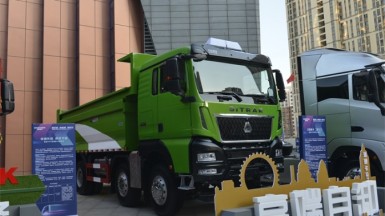 中國重汽 汕德卡G7S 8X4自卸車
